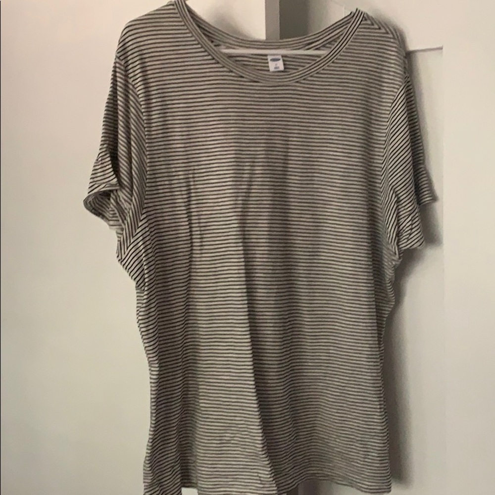 Black and white ruffle sleeve t shirt